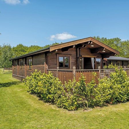 Heathside Lodges Bramfield  Exterior photo