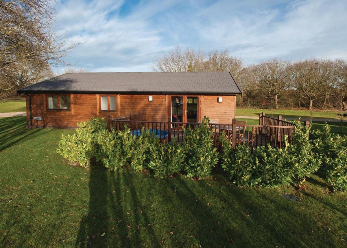 Heathside Lodges Bramfield  Exterior photo