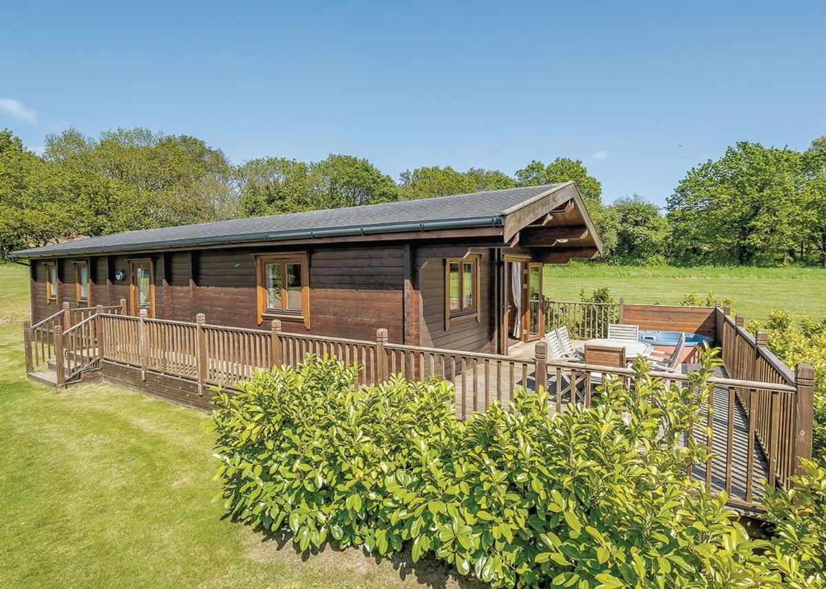 Heathside Lodges Bramfield  Exterior photo