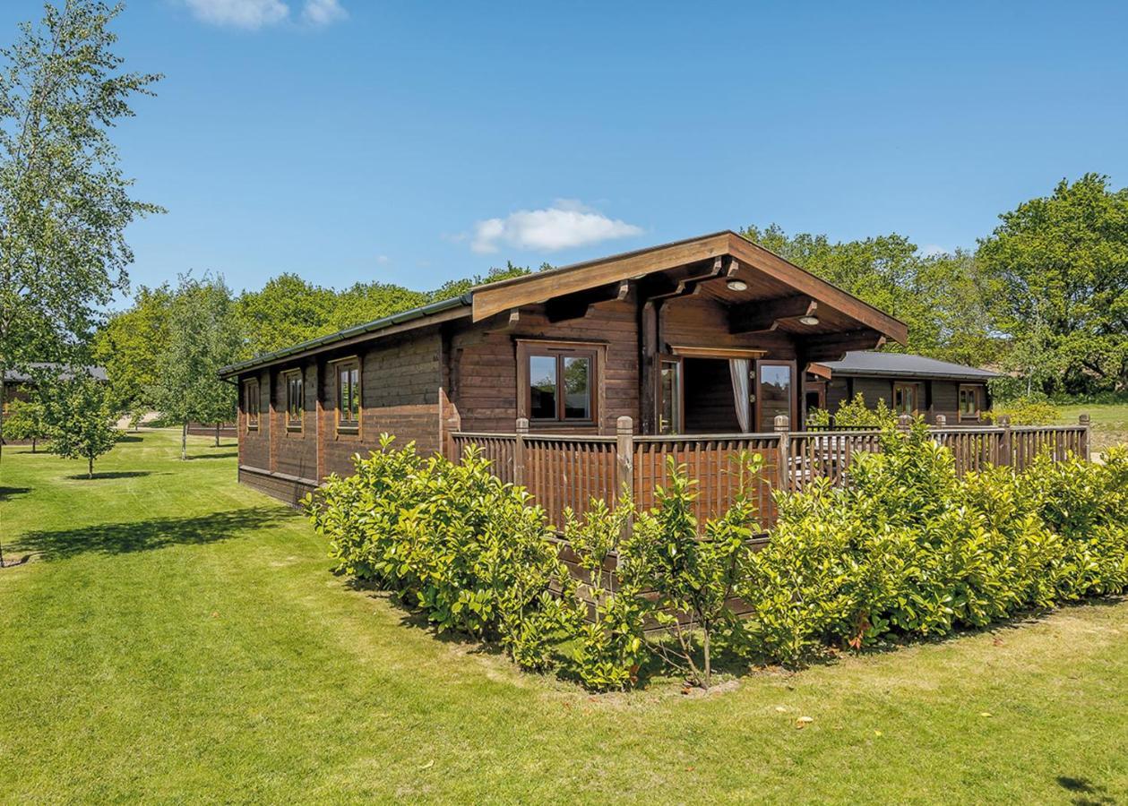 Heathside Lodges Bramfield  Exterior photo